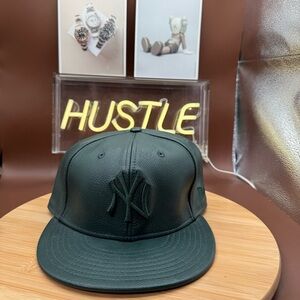 Vintage New Era New York Yankees 59Fifty Dark green Leather Fitted Size 7 7/8